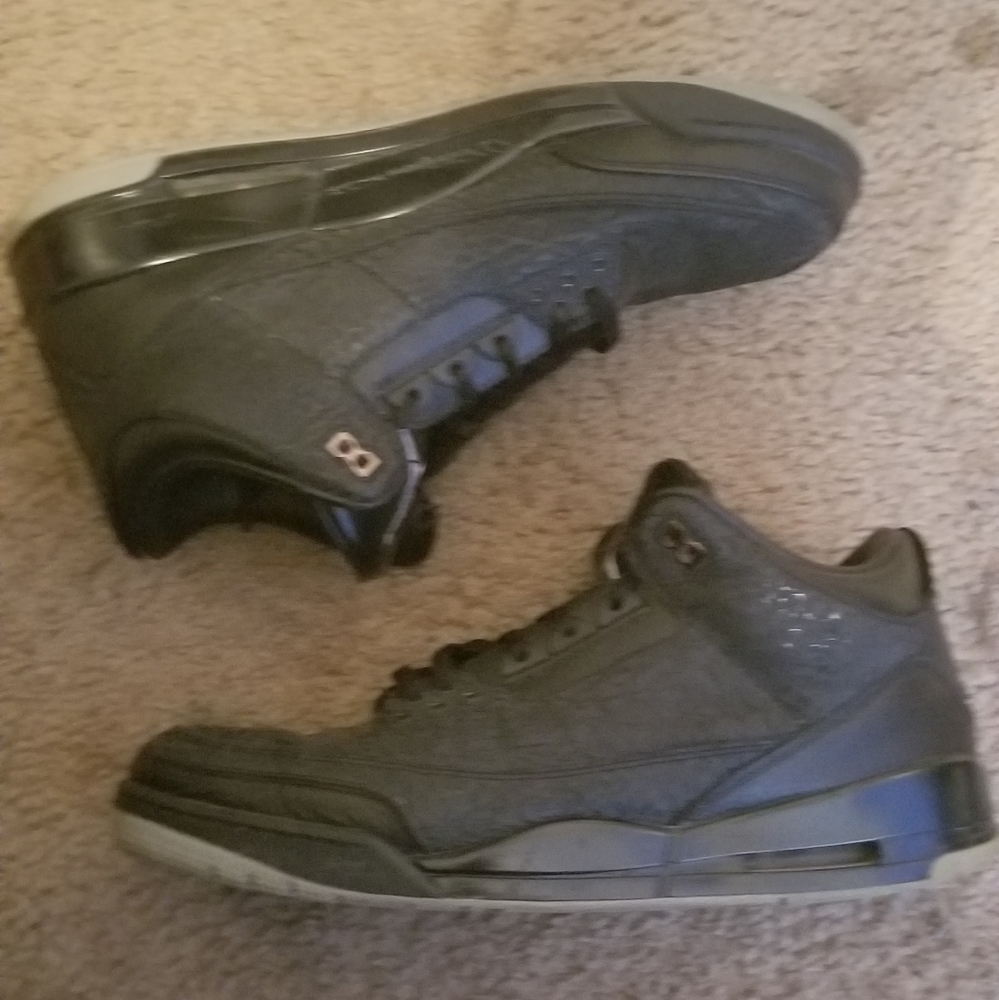 Black Flip 3s